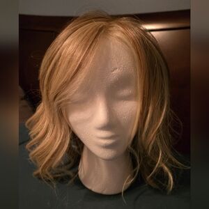 Raquel Welch "Simmer" Golden Blonde Wavy Hair Wig